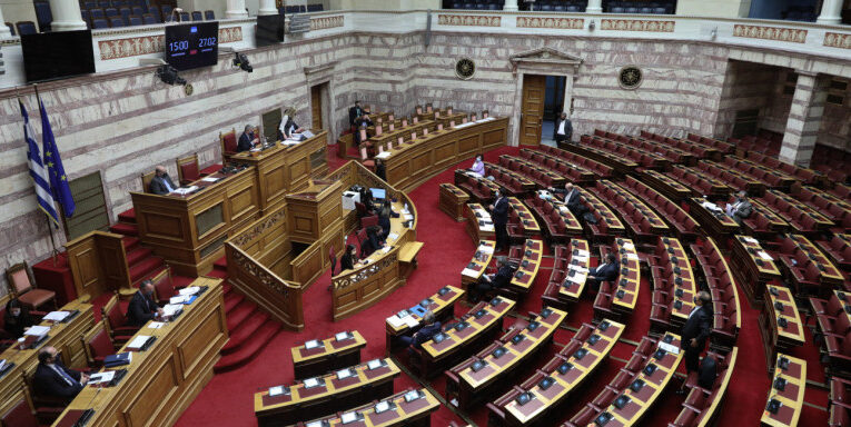 Βουλή: Με 284 ψήφους πέρασε η επέκταση της αιγιαλίτιδας ζώνης στα 12 ναυτικά μίλια στο Ιόνιο