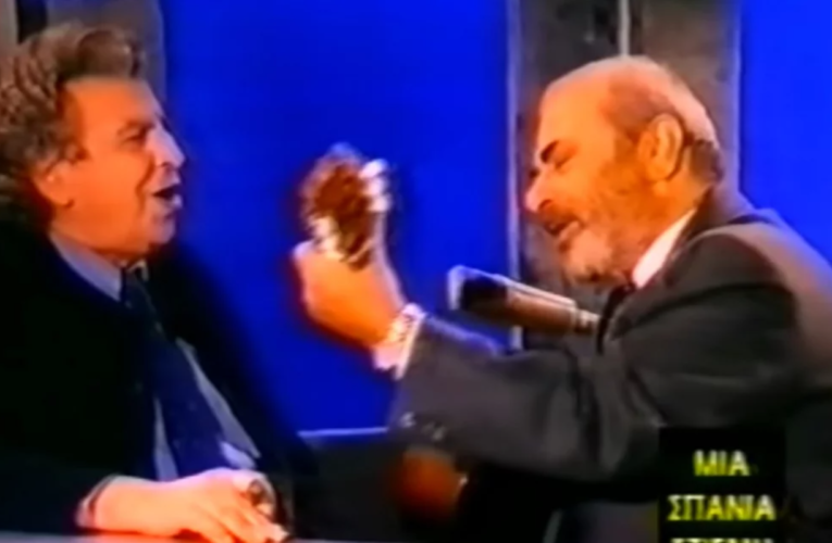 Σπάνια τηλεοπτική στιγμή: Ο Θεοδωράκης τραγουδά ντουέτο με τον Καζαντζίδη «ο Χάρος να ‘ρχονταν μια Κυριακή το βράδυ» [βίντεο]