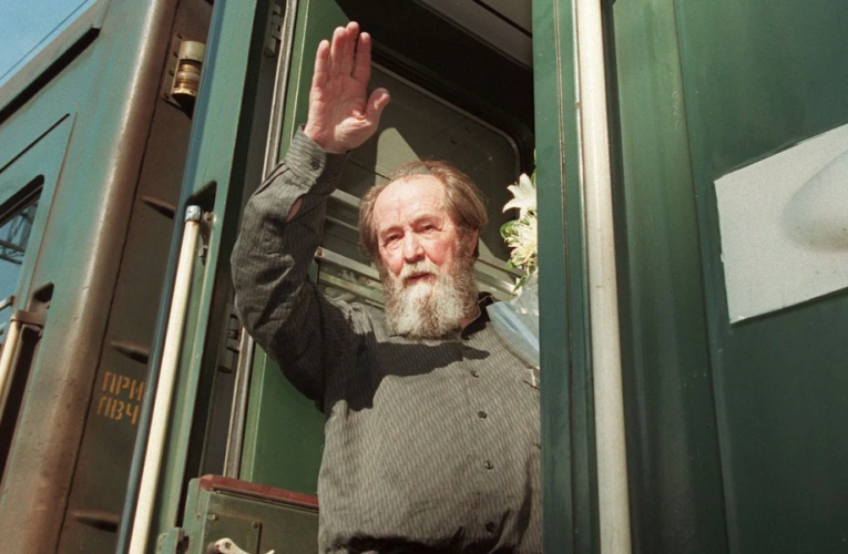 ΔΙΟΡΑΤΙΚΟΣ ΟΣΟ ΠΑΕΙ! ΠΡΟΦΗΤΙΚΟΣ Ο ΑΛΕΞΑΝΤΕΡ ΣΟΛΖΕΝΙΤΣΙΝ: “ΟΙ ΕΥΡΩΠΑΙΟΙ ΕΙΣΤΕ ΣΕ ΕΚΛΕΙΨΗ ΕΥΦΥΙΑΣ. ΘΑ ΥΠΟΦΕΡΕΤΕ. ΕΙΣΤΕ ΑΣΘΕΝΕΙΣ. ΕΧΕΤΕ ΤΗΝ ΑΡΡΩΣΤΙΑ ΤΟΥ ΚΕΝΟΥ. ΟΛΕΣ ΟΙ ΕΛΙΤ ΣΑΣ ΕΧΑΣΑΝ ΤΗΝ ΑΙΣΘΗΣΗ ΤΩΝ ΑΝΩΤΕΡΩΝ ΑΞΙΩΝ”