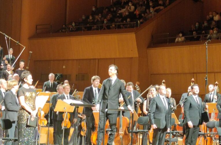 Ο σεισμικός Θεόδωρος Κουρεντζής και η «Ενάτη» του Μπετόβεν -Το iefimerida πήγε, στην, ήδη θρυλική συναυλία του Μεγάρου