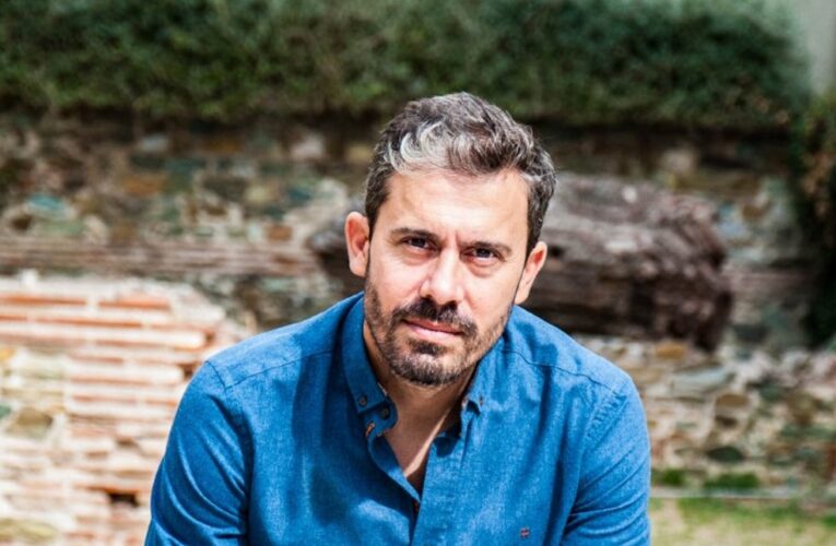 Τελικά «Χωράει όλη η αρχαιότητα στο ασανσέρ;» -Ο συγγραφέας του απόλυτου best seller απαντά στο iefimerida