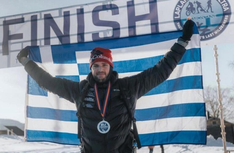 Στην Αρκτική η ελληνική σημαία: Ο Μάριος Γιαννάκου έκοψε το νήμα στον υπερμαραθώνιο των 500χλμ [photos]