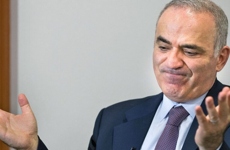 Γκάρι Κασπάροφ: Εάν δοθεί στον Πούτιν το ελεύθερο να αφανίσει την Ουκρανία, για ποιον κόσμο πολεμάμε;
